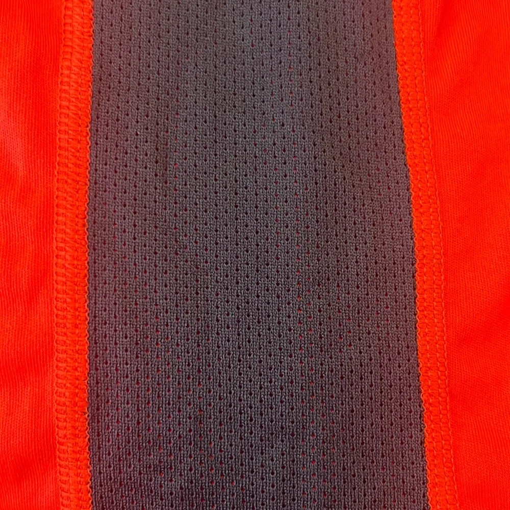 Boys Under Armour Heat Gear short sleeve shirt size JMD